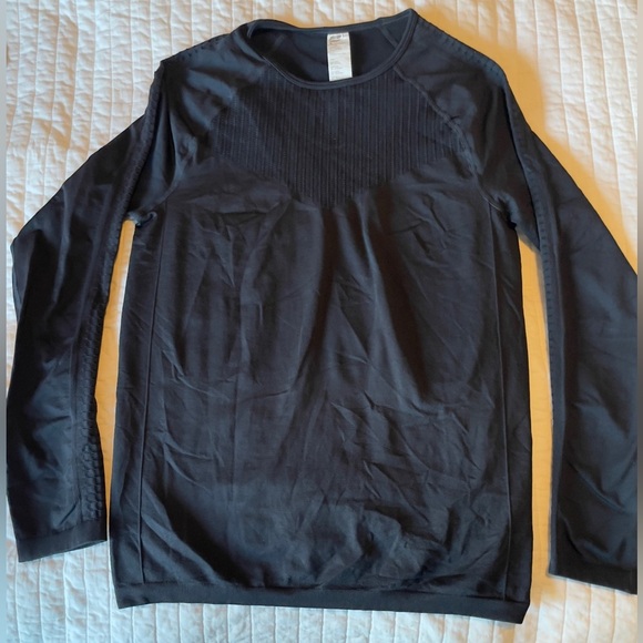 Fabletics Sync Seamless Long-Sleeve Top - Picture 4 of 6